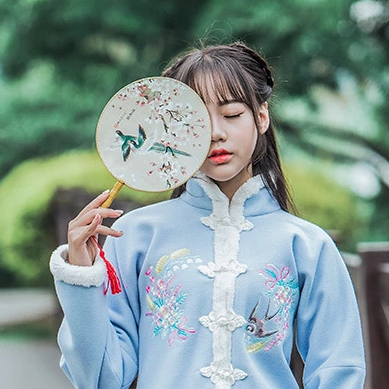 可愛(ài)帶團(tuán)扇和傘女生頭像，唯美古風(fēng)真人頭像