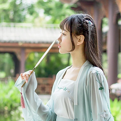 杜若花枝帶和團(tuán)扇傘女生頭像，唯美古風(fēng)頭像