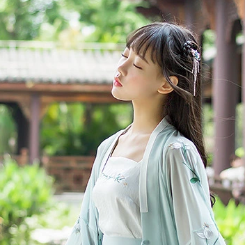 杜若花枝帶和團(tuán)扇傘女生頭像，唯美古風(fēng)頭像