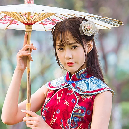 紅衣帶傘女生頭像，唯美古風(fēng)真人頭像