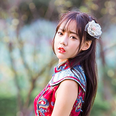 紅衣帶傘女生頭像，唯美古風(fēng)真人頭像