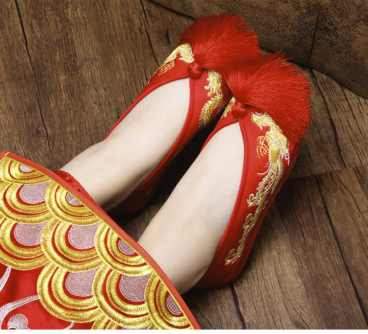 千層平底繡花鞋，流蘇新娘結(jié)婚鞋