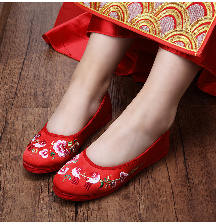 古典家佳樂文學(xué)繡花鞋，兩款刺繡新娘結(jié)婚鞋
