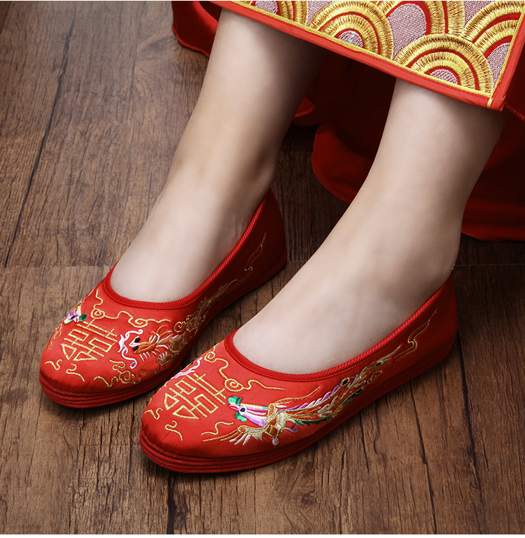 古典家佳樂文學(xué)繡花鞋，兩款刺繡新娘結(jié)婚鞋