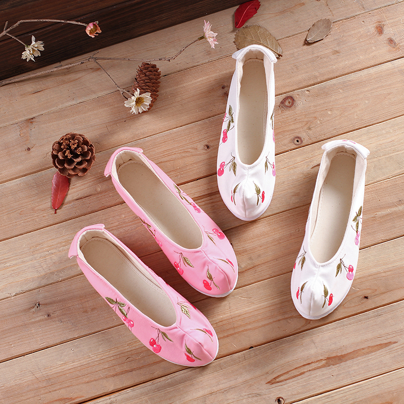 櫻桃刺繡可愛翹頭鞋，復(fù)古傳統(tǒng)繡花鞋