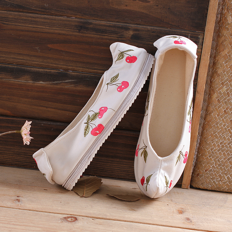 櫻桃刺繡可愛翹頭鞋，復(fù)古傳統(tǒng)繡花鞋