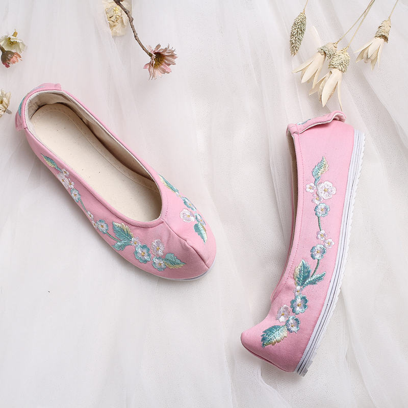 花朵刺繡翹頭鞋，復(fù)古民族風(fēng)繡花鞋