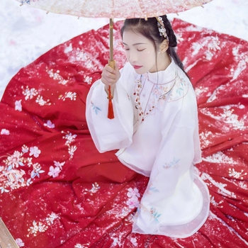 雪中團(tuán)花帶傘女子頭像，唯美古真人頭像