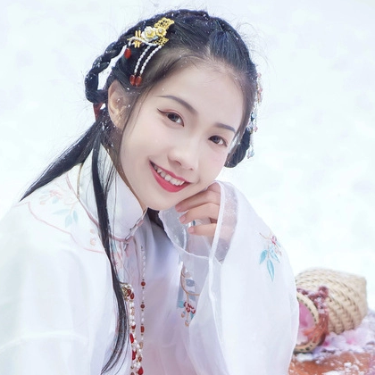 雪中團(tuán)花帶傘女子頭像，唯美古真人頭像