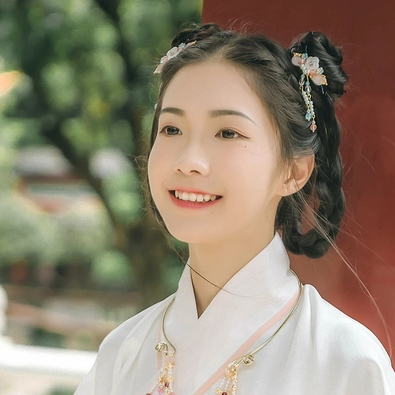 粉嫩提燈少女頭像，唯美古真人頭像