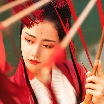 紅衣女子霸氣喝酒頭像，唯美古風真人頭像