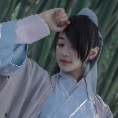 竹林舞劍女生頭像，唯美古風(fēng)真人頭像