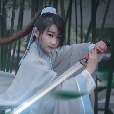 竹林舞劍女生頭像，唯美古風(fēng)真人頭像