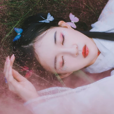 蝶花帶傘女生頭像，唯美古風真人頭像