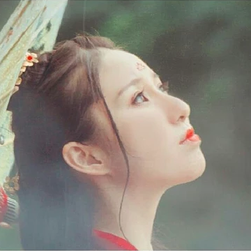 相思紅衣帶傘女生頭像，唯美古風真人頭像