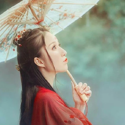 相思紅衣帶傘女生頭像，唯美古風真人頭像