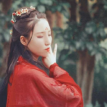 相思紅衣帶傘女生頭像，唯美古風真人頭像