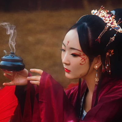 彼岸花妖艷女子頭像，唯美古風(fēng)真人頭像