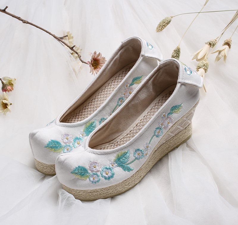 復(fù)古文藝坡跟繡花鞋，傳統(tǒng)旗袍翹頭鞋