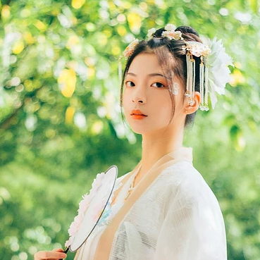 花神淚帶團(tuán)扇女生頭像，唯美古風(fēng)真人頭像