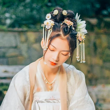 花神淚帶團(tuán)扇女生頭像，唯美古風(fēng)真人頭像