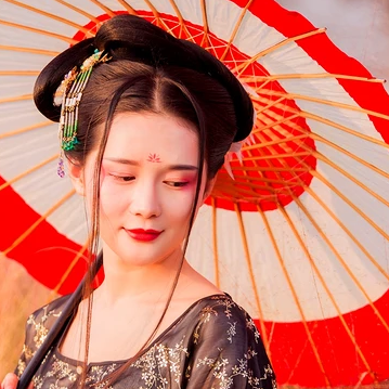 粉黛帶紅傘女生頭像，唯美古風真人頭像