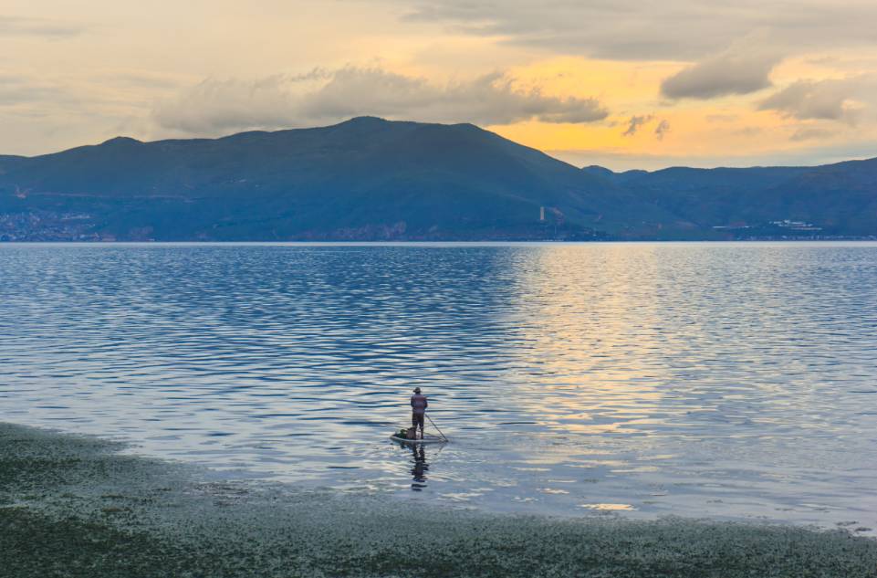 大理洱?！w心，歸心看海煙雨江南