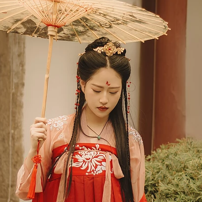 紅色帶傘女子頭像，唯美古風(fēng)真人頭像