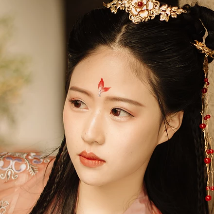 紅色帶傘女子頭像，唯美古風(fēng)真人頭像