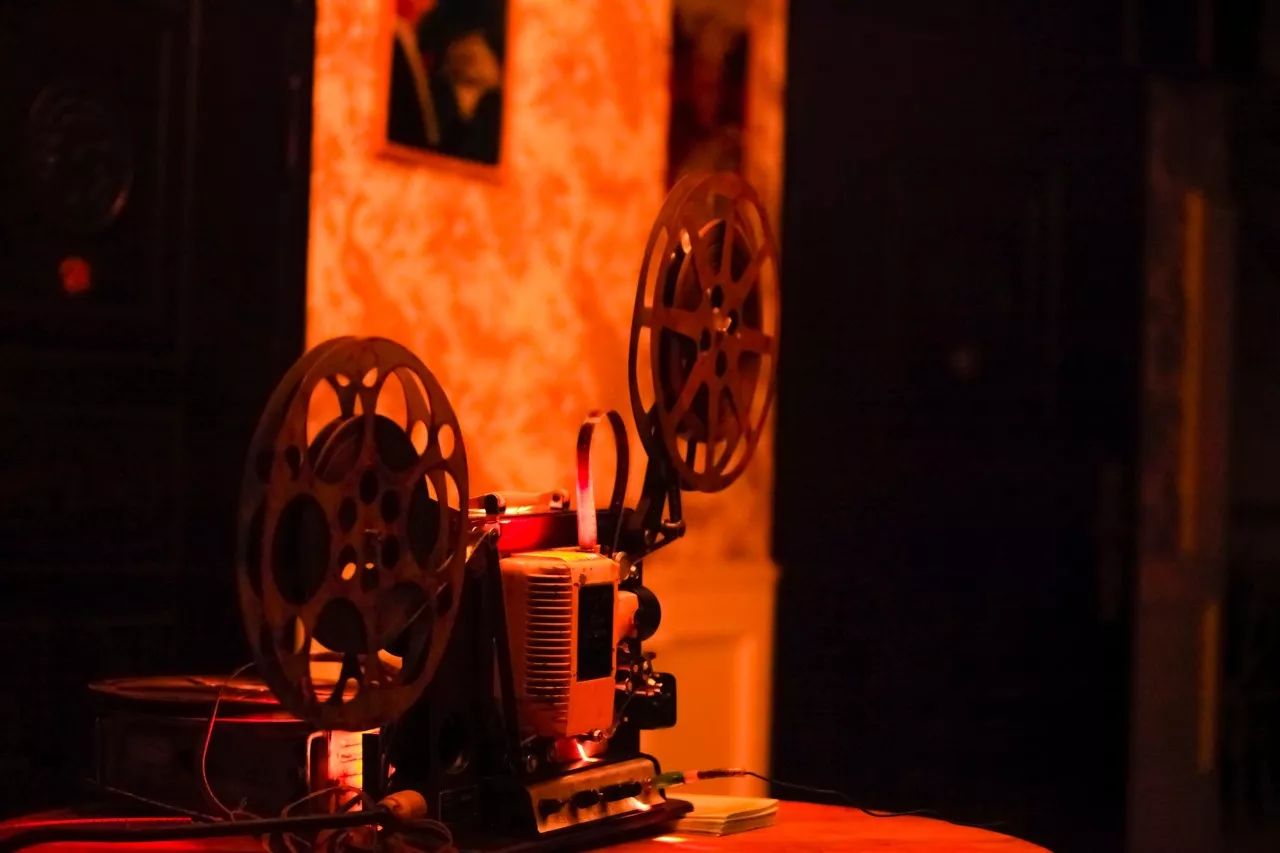 杭州·長鏡頭，一所電影時(shí)光主題民宿