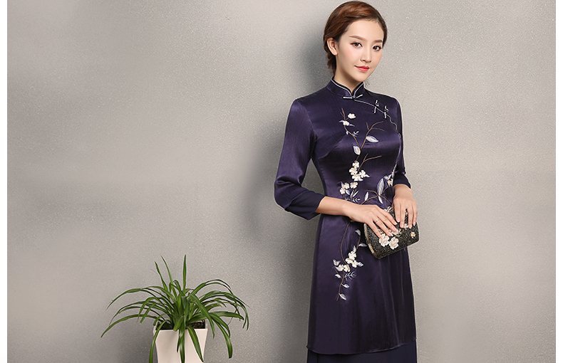 深藍色時尚繡花旗袍，中長款改良旗袍裙
