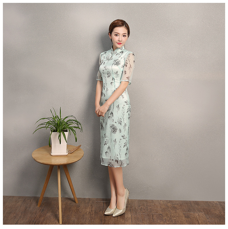 淡青色時尚印花旗袍，優(yōu)雅清新旗袍裙