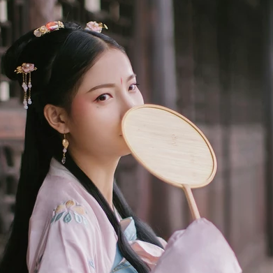 清新唯美帶團(tuán)扇女生頭像，古風(fēng)真人頭像