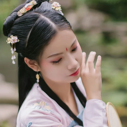 清新唯美帶團(tuán)扇女生頭像，古風(fēng)真人頭像