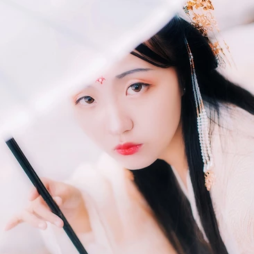 秋意帶傘團扇女生頭像，唯美古風真人頭像