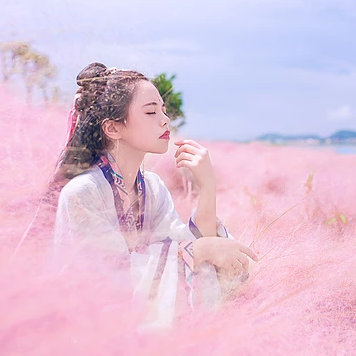 粉嫩帶折扇女生頭像，唯美古風真人頭像