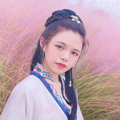 粉嫩帶折扇女生頭像，唯美古風真人頭像