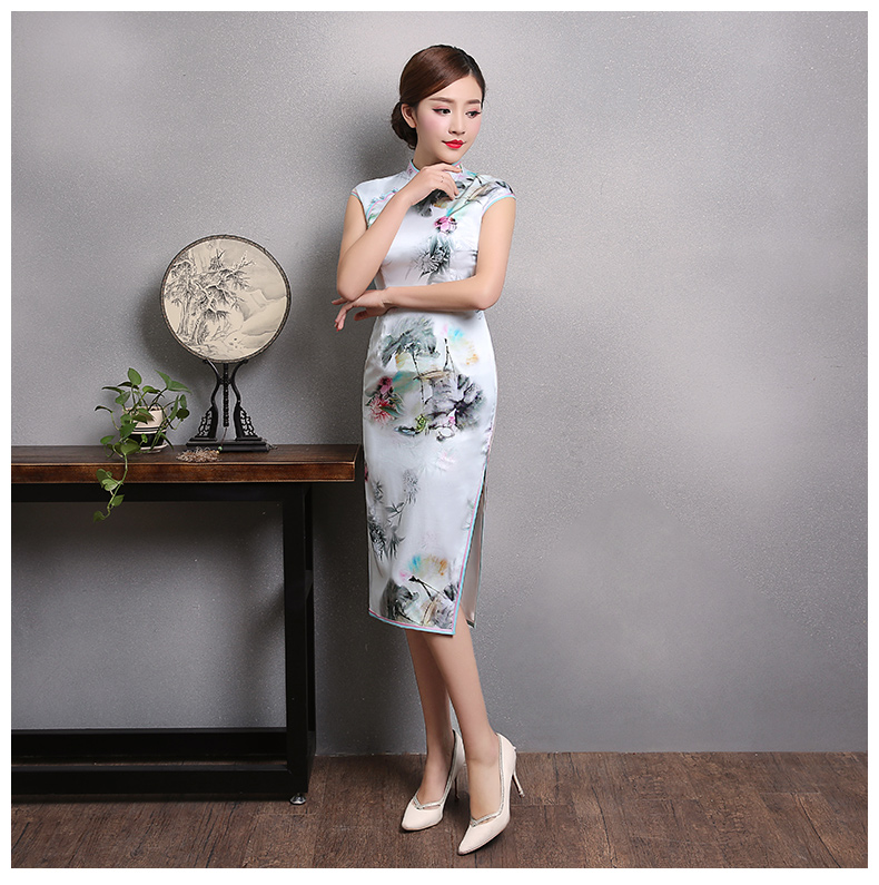 白色鄉(xiāng)墨印花旗袍，短袖真絲旗袍裙