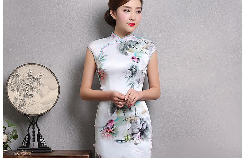 白色鄉(xiāng)墨印花旗袍，短袖真絲旗袍裙