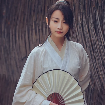 復(fù)古瀟灑帶折扇女生頭像，唯美古風(fēng)真人頭像