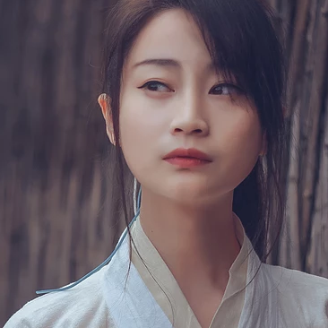 復(fù)古瀟灑帶折扇女生頭像，唯美古風(fēng)真人頭像