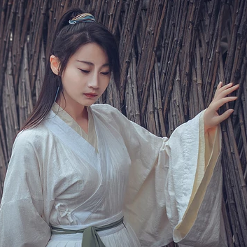 復(fù)古瀟灑帶折扇女生頭像，唯美古風(fēng)真人頭像