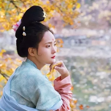 秋風(fēng)落葉女子頭像，唯美古風(fēng)真人頭像
