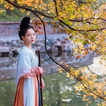 秋風(fēng)落葉女子頭像，唯美古風(fēng)真人頭像