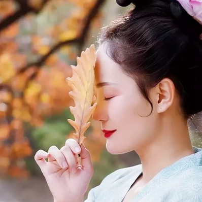 秋風(fēng)落葉女子頭像，唯美古風(fēng)真人頭像