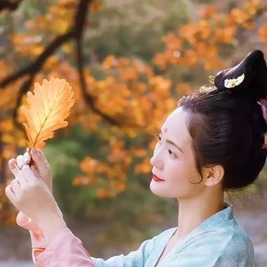 秋風(fēng)落葉女子頭像，唯美古風(fēng)真人頭像