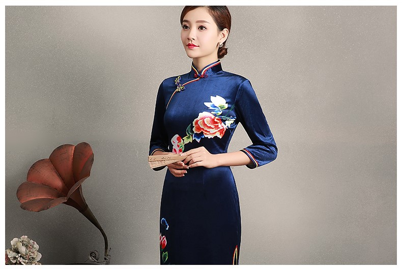 寶石藍(lán)花居旗袍，古典嬌艷旗袍裙