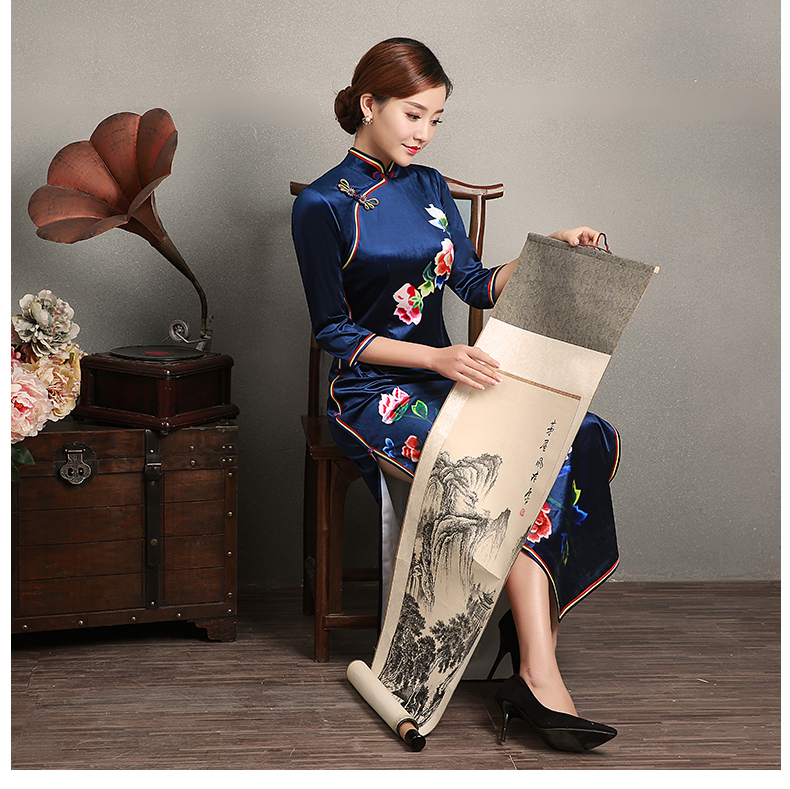 寶石藍(lán)花居旗袍，古典嬌艷旗袍裙