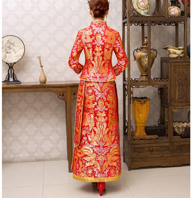 紅色旗袍中式禮服，新娘結(jié)婚禮服