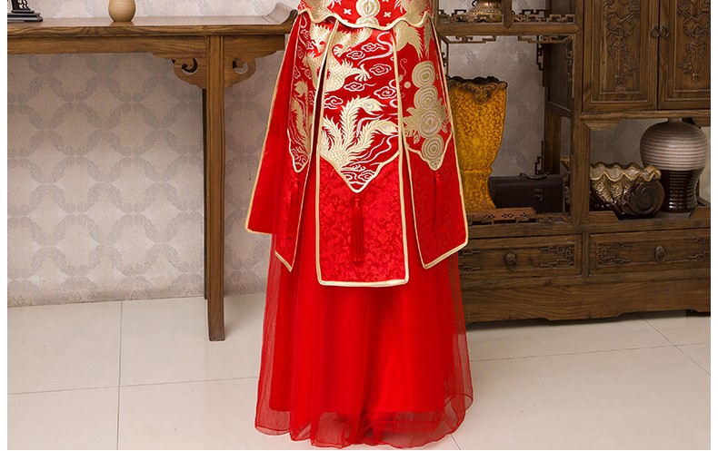 紅色龍鳳褂中式禮服，唯美新娘結(jié)婚禮服